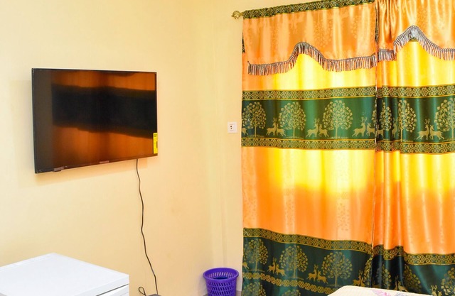 (Ref103)PEACEFUL , SECURED 2 FURNISHED BEDS AT CENTER OF OUAGA,BURKINA FASO.