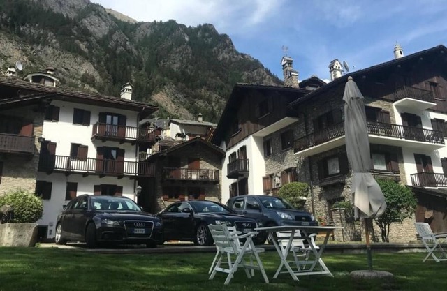 Apartamento refinado de 2 dormitorios con vistas al jardín y al solárium.