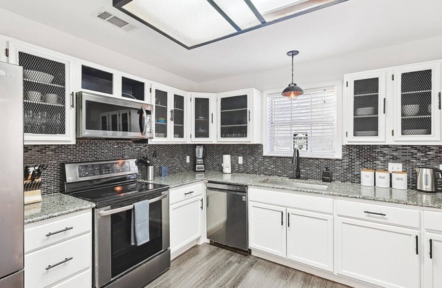 Refined 5BR-3BA Lux Home with Pool in Mesquite
