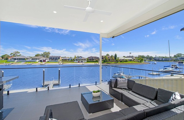 BEAUTIFUL 4 BEDROOM CANAL WATERFRONT HOME
