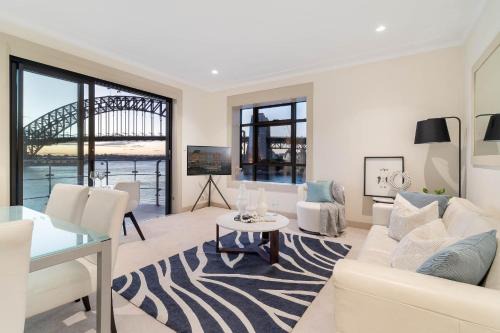 Reflections - World Class 360 Harbour Views!