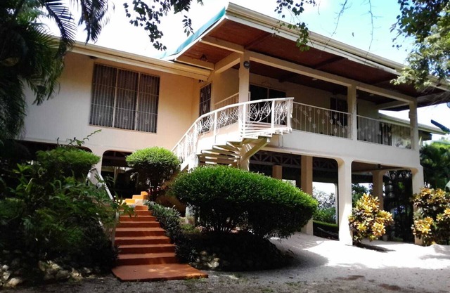 Refugio de las Mariposas, breathtaking ocean views, captivating sunsets, nature.