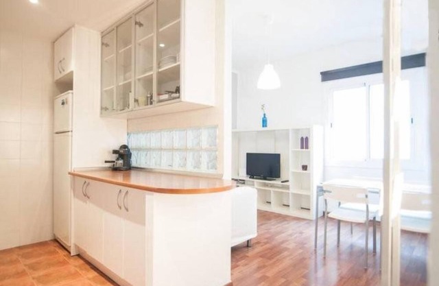 Can Güell. Apartamento reformado a tocar al Parc Güell. Ideal familias