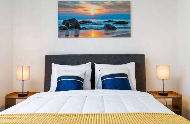 Regal Stylish Loft Rooftop|13 mins DT |4 mins Lake