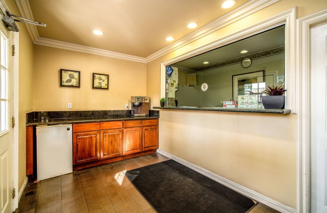 Regency Inn & Suites