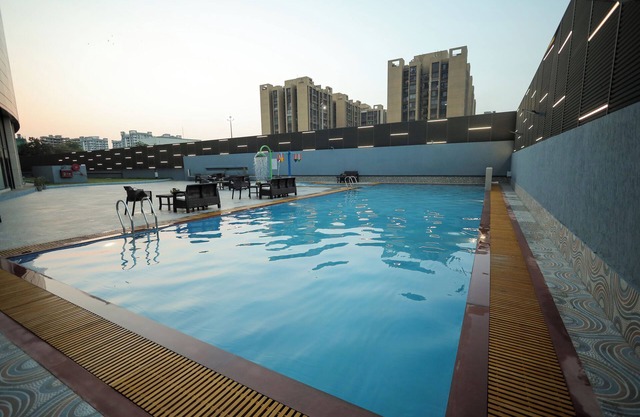 Regenta - The World Surat