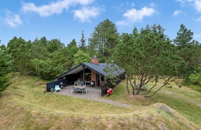 "Regine" - 1.1km to the inlet by Interhome
