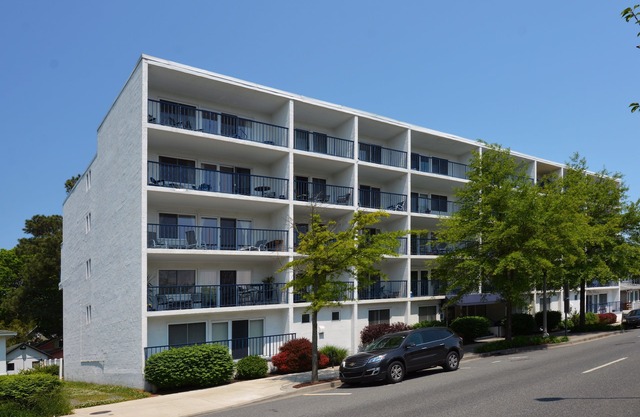 Rehoboth Beach Condo Sleeps 4 w/ Parking Renovated