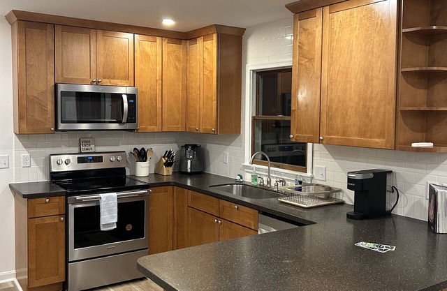 Rehoboth Beach Cottage - 4 blocks to the beach, boardwalk, and downtown shops!!!