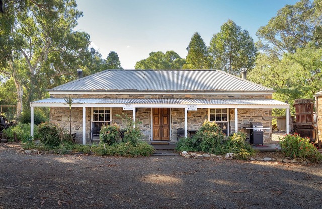 Reillys Wines Heritage Cottages