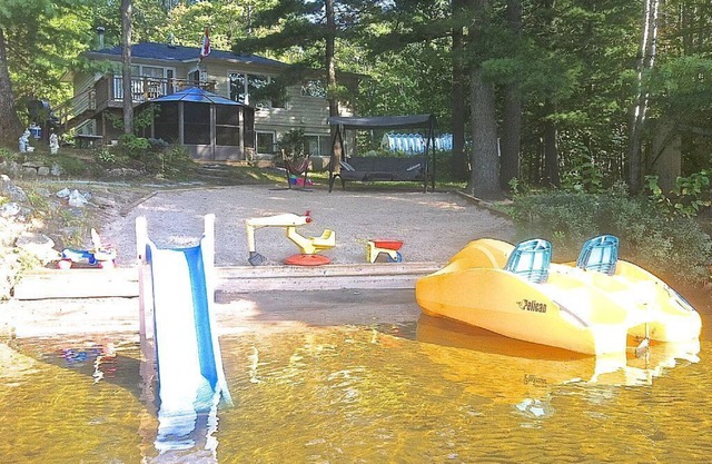 Ir a casa Lake Cottage 6Bd 3Bath. Wi-Fi GRATIS, Bell Sat, televisores LED de 52 ', aire acondicionado