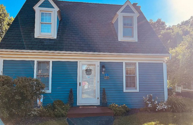 Relax and enjoy this Country Charm!