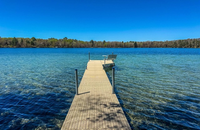 Relax and getaway from it all at Johnson's Lake retreat: Backus Bliss