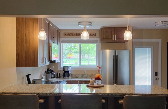Relax and Recharge: Mille Lacs Lake Beach Villa - Completely Remodeled