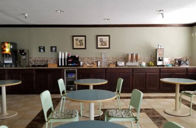 Relax and Unwind! 3 Affordable Units, Free Breakfast, Near Castle Rock Outlet Mall