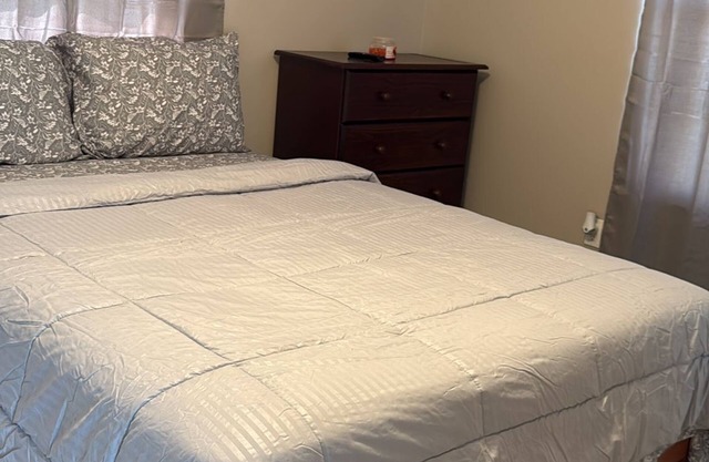 Relax and Unwind at our cozy 1-bedroom Apt, within 5 mins away from the beach