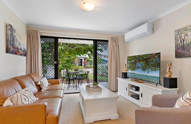 Relax and unwind in 2 Bedroom Townhouse