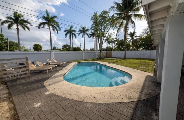 Relax & Unwind: 4BR Home w/ Pool in Hollywood