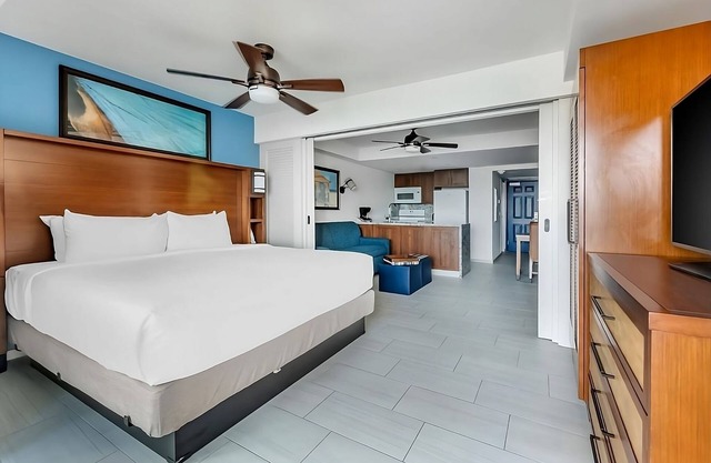 Relax and Unwind! Onsite Pool, Free Parking, Beach Front Property