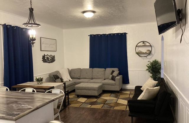 Relax at Mindy’s Country Cottage