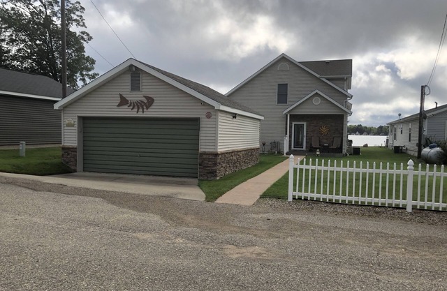 Relax at the outdoor firepit or hot tub overlooking all-sports Eight Point Lake!