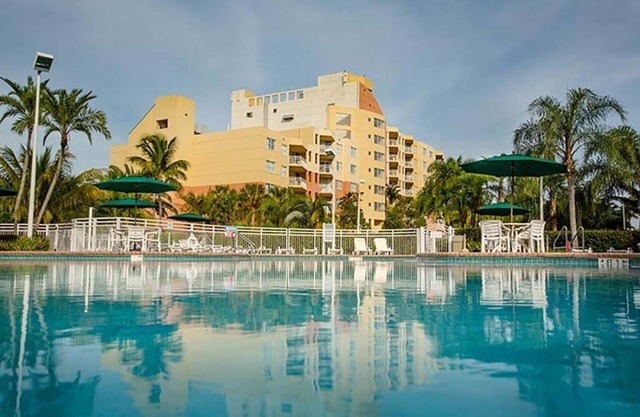 Relax at Vacation Village Resort near Bonaventure Golf Club!!