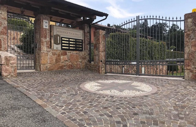 Relájese entre el lago y la montaña