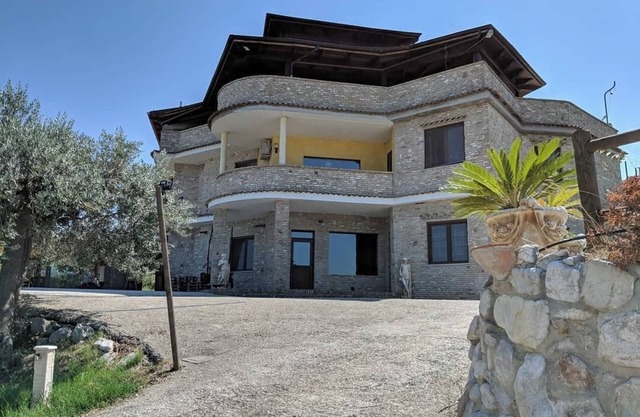 Relax between hills and sea farmhouse for rural vacations