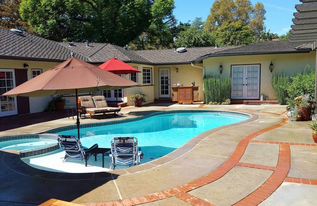 Entretener junto a la piscina en el Jardín Casa de La Altadena por Rose Bowl y Eaton Canyon