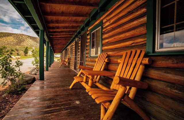 Retreat to a Charming Queen Room with Stunning Riverfront Access and Majestic Mountain Views