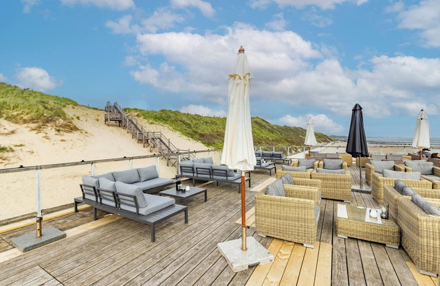 Relax by the Sea: Terrace with Dune View, Pool, Beach Access & Onsite Dining