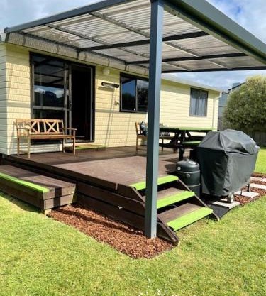 Relax Cabin - Waihi Beach Holiday Home