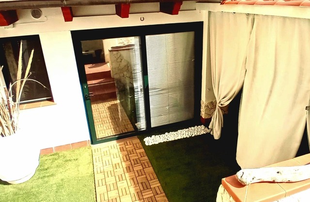 BRIGHT WITH LARGE VERANDA 2 MINUTES FROM THE SEA AND WIFI
