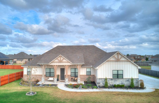 Relax & enjoy large private backyard with pool, hot tub & golf green!