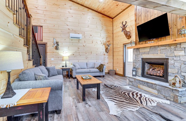 Relax Fireside! Cabin 12 Mi to TIEC Winterfest