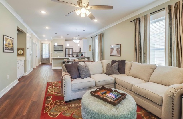 Relax & Golf - Oakview Condo II at Diamondhead - cozy, new. Walk to the Club