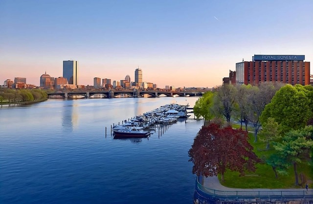 Relax in a Cozy Room w/ Stunning Charles River & Boston Skyline Views