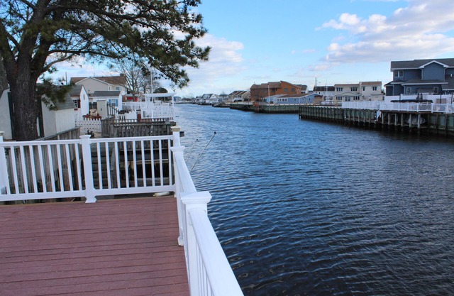 ¡Relájate en Beach Haven West y mira pasar los barcos! Disponibilidad de alquileres fuera de temporada