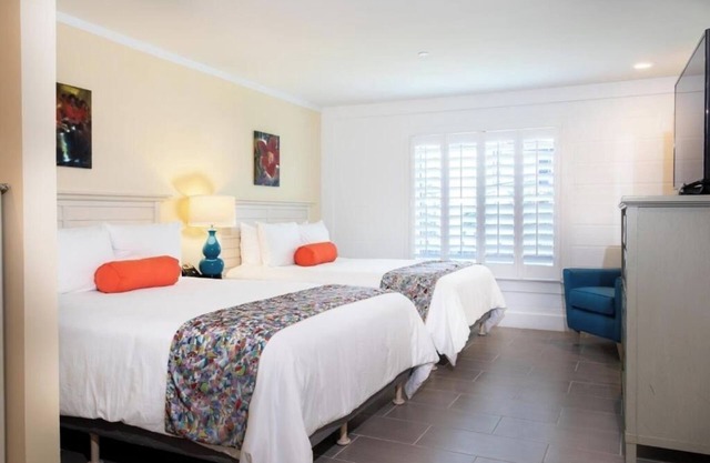 Relax in City View While Enjoying Easy Access to Island Adventures Nearby