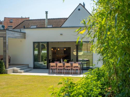 Relax in Kortrijk Luxury, cleaning included