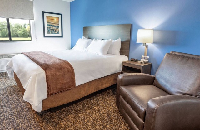 Relax in Spacious Room with Kitchen & Clean Atmosphere