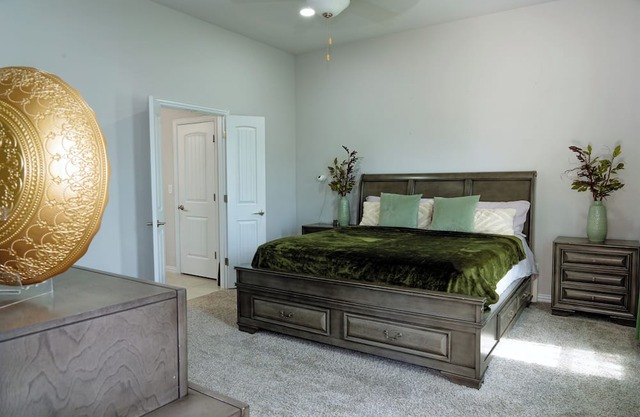 Spacious Retreat - w/ 3 King Beds - Boats for rent