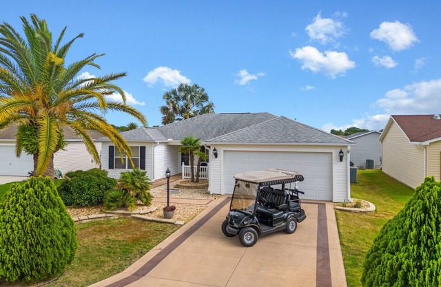 Relax in The Villages – 3BR w/ Golf Cart, Pet-Friendly & Prime Location!