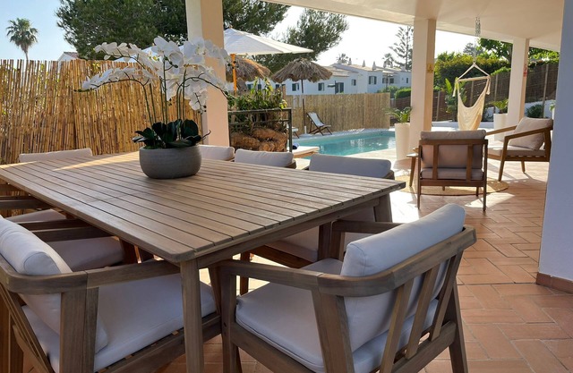 Relax en Villa con Piscina Privada a 1 Minuto de la Playa - Pet Friendly!