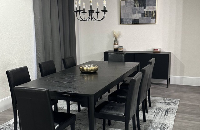 Relax….Lots of space place! Close to La Cantera-Six flags-Sea World