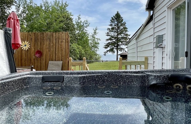 Relax on beautiful Lake Michigan - 5 minutes from town!