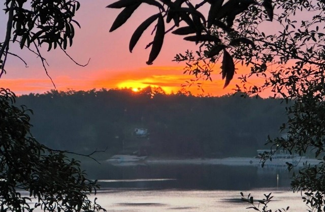 Relax on Crystal Lake only 20 min to Panama City, hiking, preserves & parks.