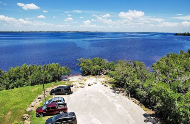 Relax on Island Time In This 2 Bed / 1 Bath Home