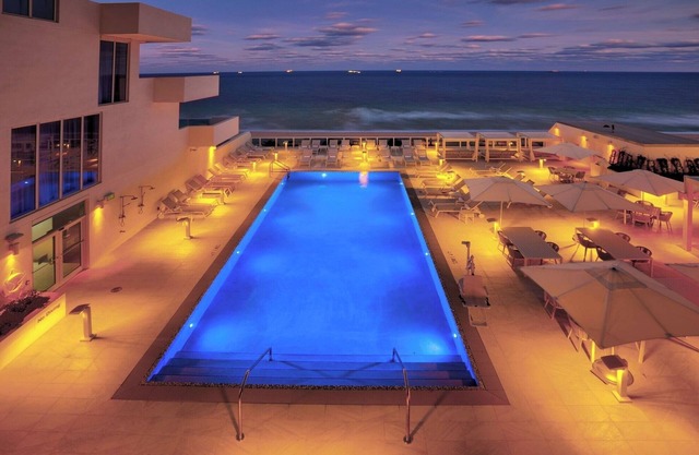 Relax on Your Ocean View Balcony! Pool Access, Walk to Vibrant Beach & Dining