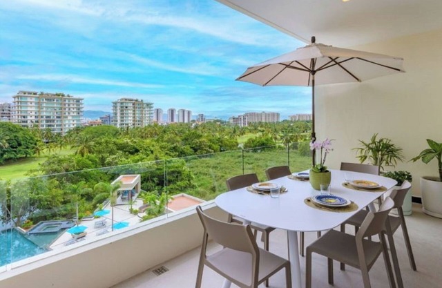 Relax & recharge in this calm, stylish, new space.. Living Luxury hotel style